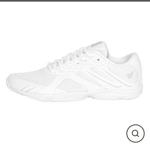 Varsity cheer shoe size 6